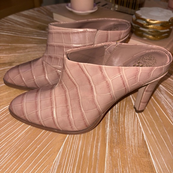 Elegant Tan Croc-Embossed Women's Mules - Picture 6 of 7